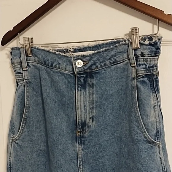 Zara High Rise Jeans - Picture 2 of 8